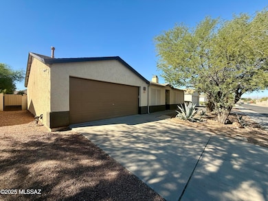 8667 N Golden Moon Way, Tucson, AZ 85743 - photo 2