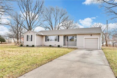 217 W Shawnee St, Gardner, KS 66030 - photo 2