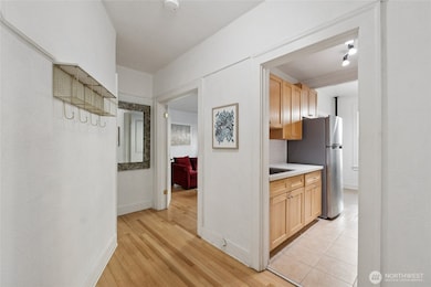 905 NE 43rd St unit 108, Seattle, WA 98105 - photo 7