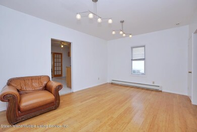 (7) DINING ROOM