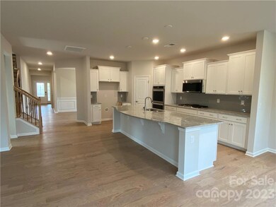 Spacious kitchen, large island, walk in pantry