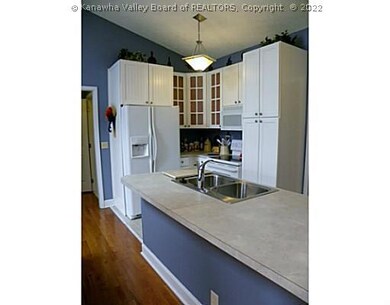 613 Parkstone Dr, Fraziers Bottom, WV 25082 - photo 4