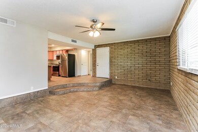 004-photo-living-room-10573092
