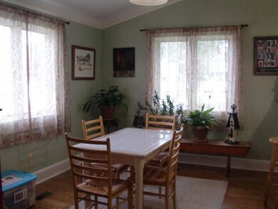 This is the eat/in part of the kitchen