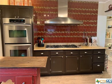 1012 N San Marcos St, Seguin, TX 78155 - photo 3