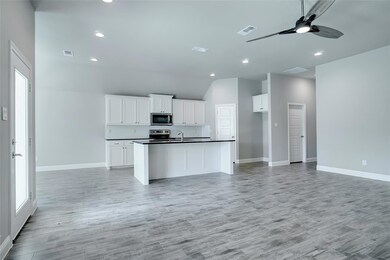 1913 Town Creek Cir, Weatherford, TX 76086 - photo 5