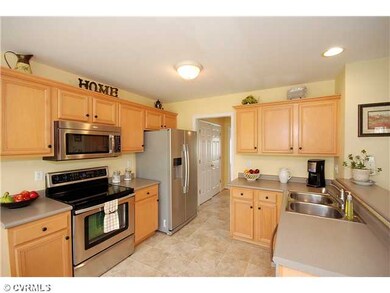 Kitchen - Stainless Steel Appliances!