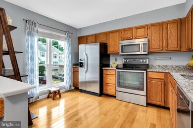 8329 Linden Oaks Ct, Lorton, VA 22079 - photo 4