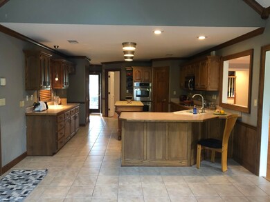 Spacious kitchen with double ovens