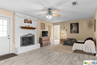 117 E Hogan Dr, Copperas Cove, TX 76522 - photo 3