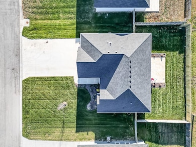 932 Cottonwood Terrace, Tonganoxie, KS 66086 - photo 3