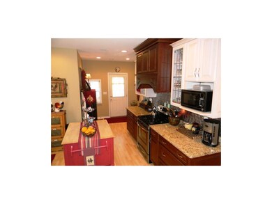 Fabulous kitchen with granite counter tops and cus