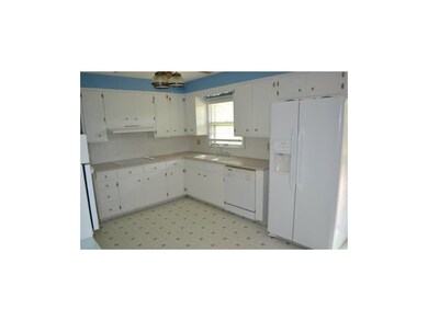 Large kitchen with lots of counter space and cabin