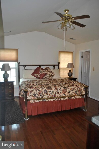6305 Wood Pointe Dr unit PRIMARY BEDROOM, Glenn Dale, MD 20769 - photo 7
