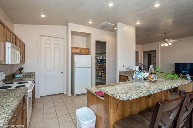 02_262W225S_5_Kitchen_HiRes