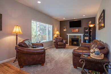 1944 NE Purser Ln Bend OR Living Room
