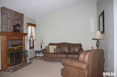 1417 W 47th Ct, Davenport, IA 52806 - photo 4