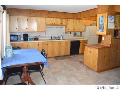 Kitchen Nice Eat In Kitchen With Plenty Of Cabinet