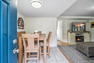 20 Betsy Ross Dr, Bohemia, NY 11716 - photo 4