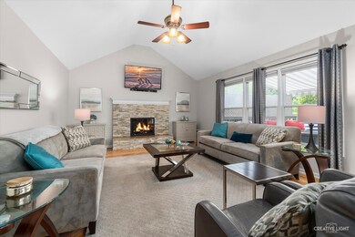 1131 Thackery Ln unit 6, Naperville, IL 60564 - photo 4