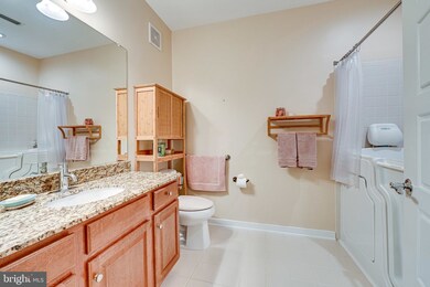 8425 Peace Lily Ct unit 211, Lorton, VA 22079 - photo 5