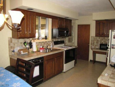 16 Betty Ln, Royersford, PA 19468 - photo 4