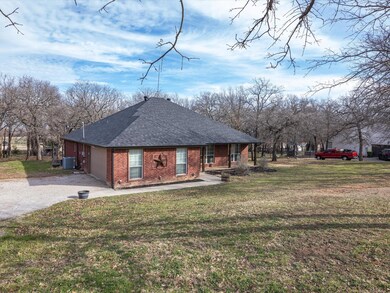 312 W Arbor Ct, Springtown, TX 76082 - photo 6