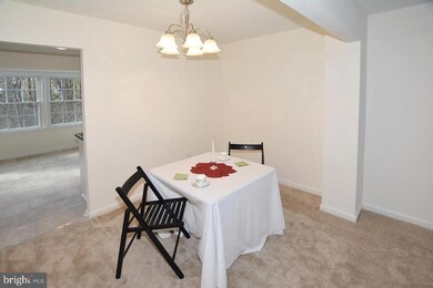 9523 Poplar Leaf Ct, Fairfax, VA 22031 - photo 6