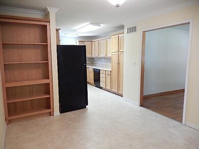 Built-ins in the dining area