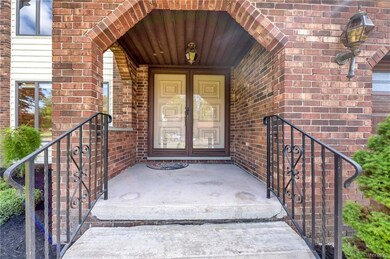 241 Selkirk Dr, North Tonawanda, NY 14120 - photo 2