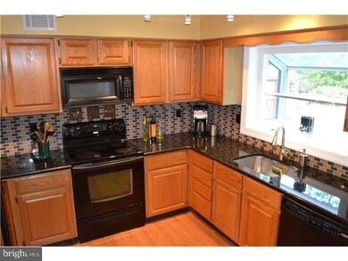 12 Wychwood Ln, Langhorne, PA 19047 - photo 5