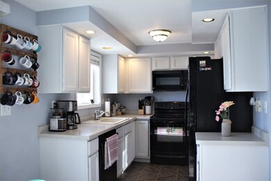 4041 Jodi Dr, Waterloo, IA 50701 - photo 6