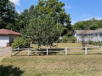 210 N Roosevelt Ave, Shawnee, OK 74801 - photo 3