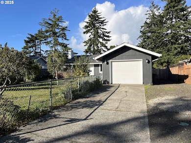 2045 19th St, Florence, OR 97439 - photo 3