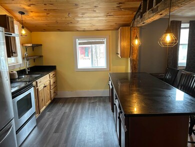 dinningroom to kitchen