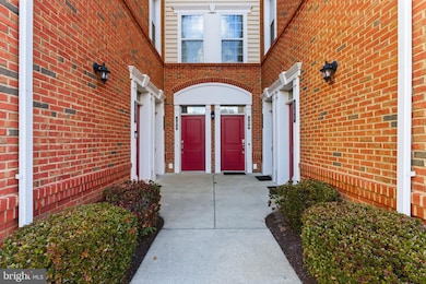 23297 Southdown Manor Terrace unit 105, Ashburn, VA 20148 - photo 6