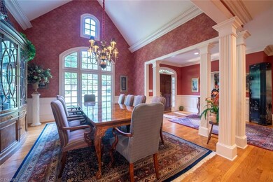 Vaulted ceiling in the dining room