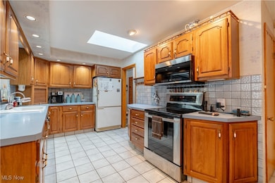 2025 S Plaza Dr, Akron, OH 44319 - photo 6