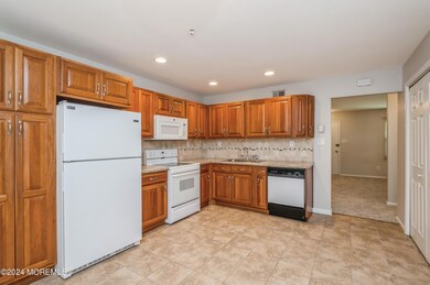 08_95HallsCroftRd_UnitE_5_Kitchen_HiRes