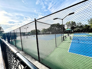 981 Hillcrest Ct unit 306, Hollywood, FL 33021 - photo 6