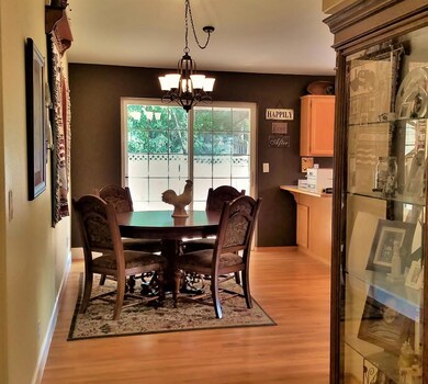 1114 NW Cooke Ave, Grants Pass, OR 97526 - photo 5