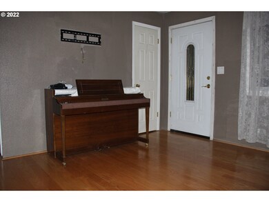 710 E View Dr, Hermiston, OR 97838 - photo 5