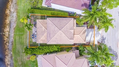 920 Golden Cane Dr, Weston, FL 33327 - photo 2