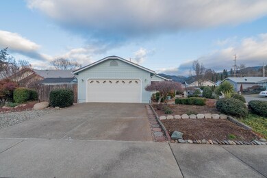 106 SE Liberty Dr, Grants Pass, OR 97527 - photo 2