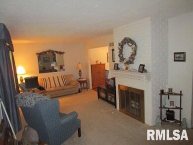 4843 N Gaines St, Davenport, IA 52806 - photo 2