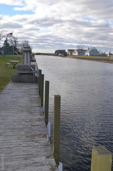 2347 E Bay Ridge Dr, Au Gres, MI 48703 - photo 5