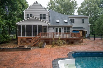 Entertain poolside, on the back deck, or in the sc