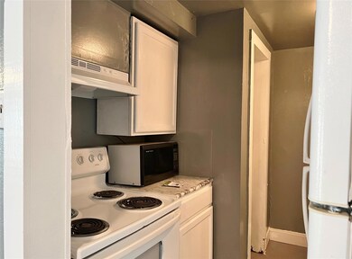 305 S Preston St unit B, Ennis, TX 75119 - photo 6