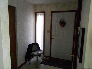 905 Cambridge Manor Dr, Schenectady, NY 12302 - photo 3