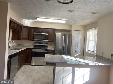 3599 Wharf Ln, Triangle, VA 22172 - photo 3